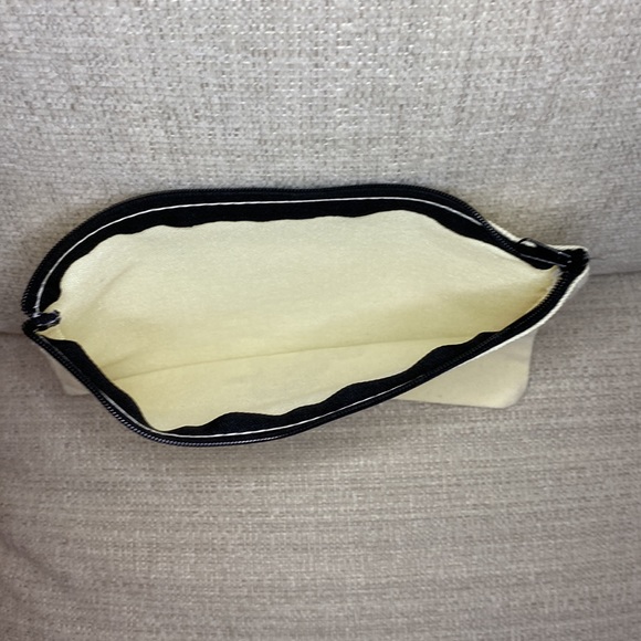 Pokémon inspired Squirtle Zippered Pouch New - Picture 3 of 4